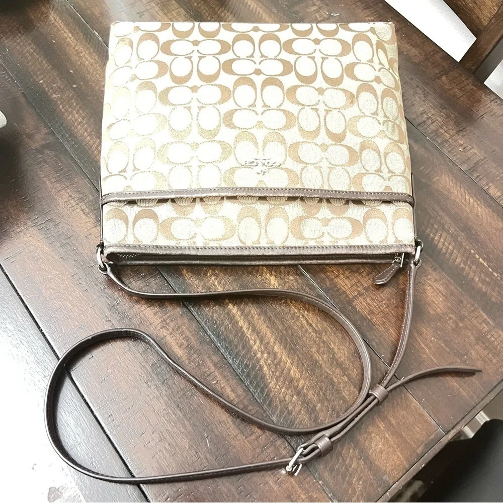 COACH  F36378 Shoulder Bag Signature Canvas